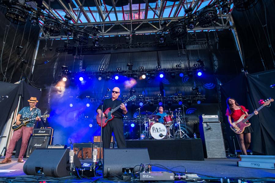 Live Photos + Review Weezer and Pixies at Austin360 Amphitheater