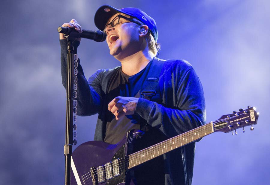 Fall Out Boy to Kick Off Stadium Tour at Wrigley Field With Other Chicago  Bands – NBC Chicago