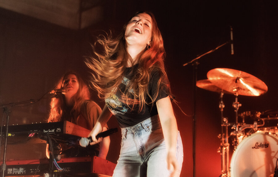 Live Photos Maggie Rogers Kicks Off Heard It In A Past Life Tour