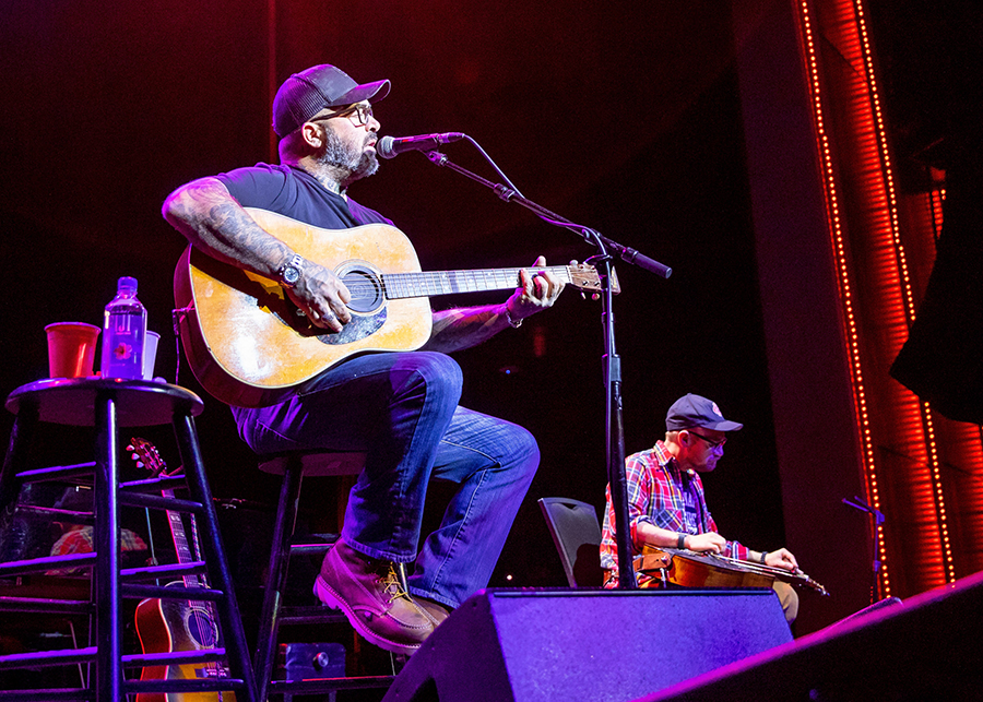 Aaron Lewis Kicks Off "The State I'm In" Tour with New Songs setlist.fm