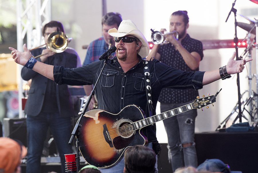 Setlist in Demand! Toby Keith Wows On "That's Country Bro" Tour