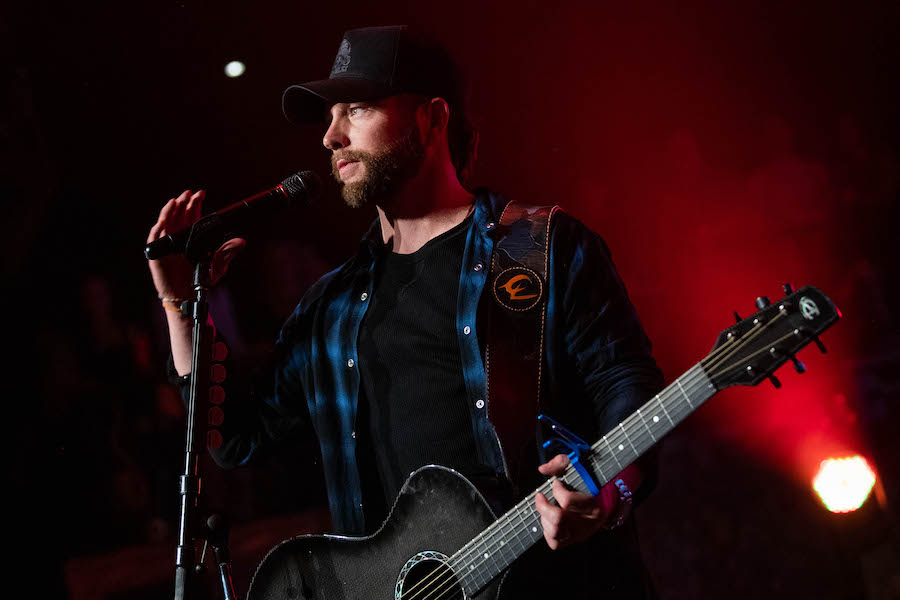 Chris Lane Releases "I Don't Know About You" Live Video WATCH