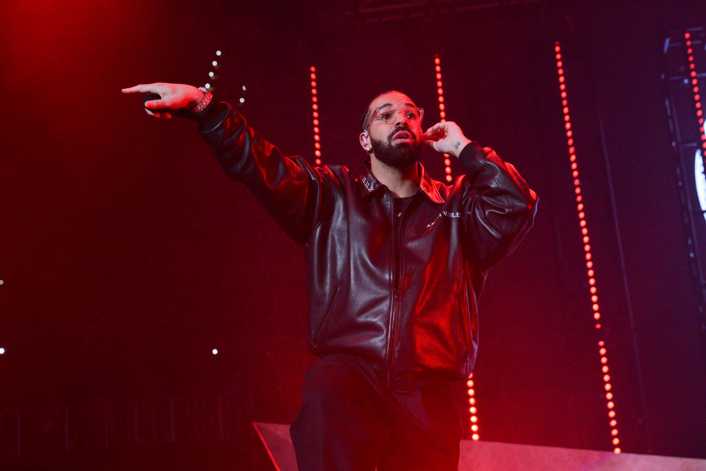 We've made Drake and 21 Savage's ITS ALL A BLUR setlist into a playlist.  Link in bio 🔗 #itsallablur #IAABtour #IAAB #drake #21savage…