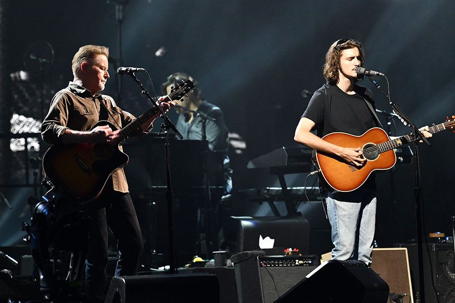 Setlist History Eagles Play First Show Without Glenn Frey setlist.fm