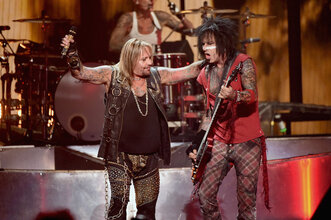 motley crue tour england