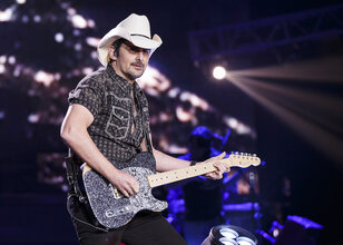 Brad Paisley Concert Setlists | setlist.fm