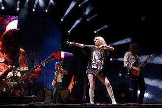 Paramore singer Hayley Williams amazes in PPG Paints Arena show