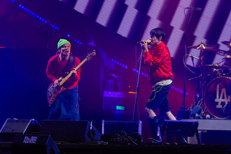 red hot chili peppers tour lyon